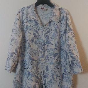 Whit and blue button up top size 22w